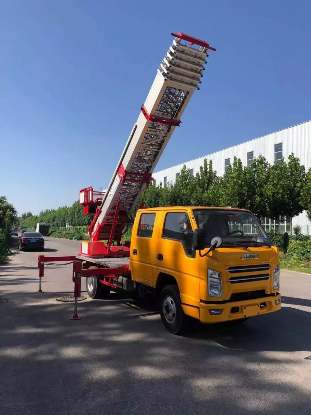 井陉县附近的云梯车出租服务：轻松解决高空作业需求